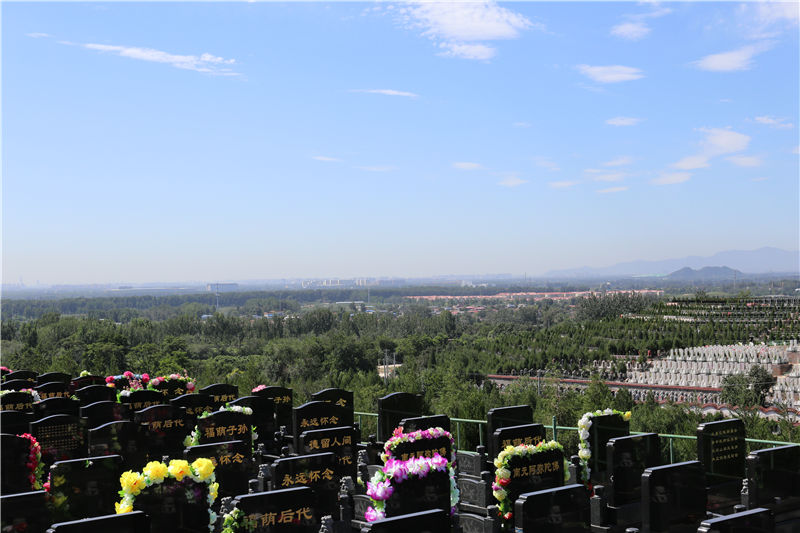 北京昌平炎黄陵园景色怡人，是另一个世界的最佳居所