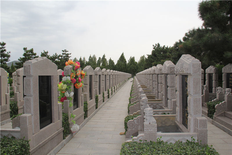 灵山宝塔公墓是很多人购买墓地的首选,而灵山宝塔公墓价位是很多人都