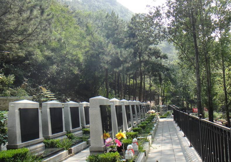 八达岭陵园价目表  墓地面积和碑型的重要性
